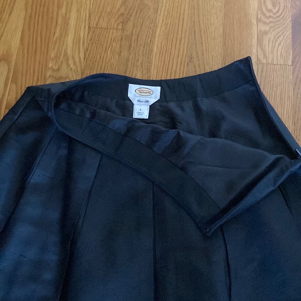 Talbots Pure Silk Pleated Skirt With Cut Out Hem Size 4 EUC - Picture 7 of 11